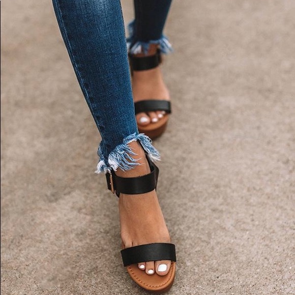 ‘The Isabella’ Platform Sandals In Black - Picture 7 of 7